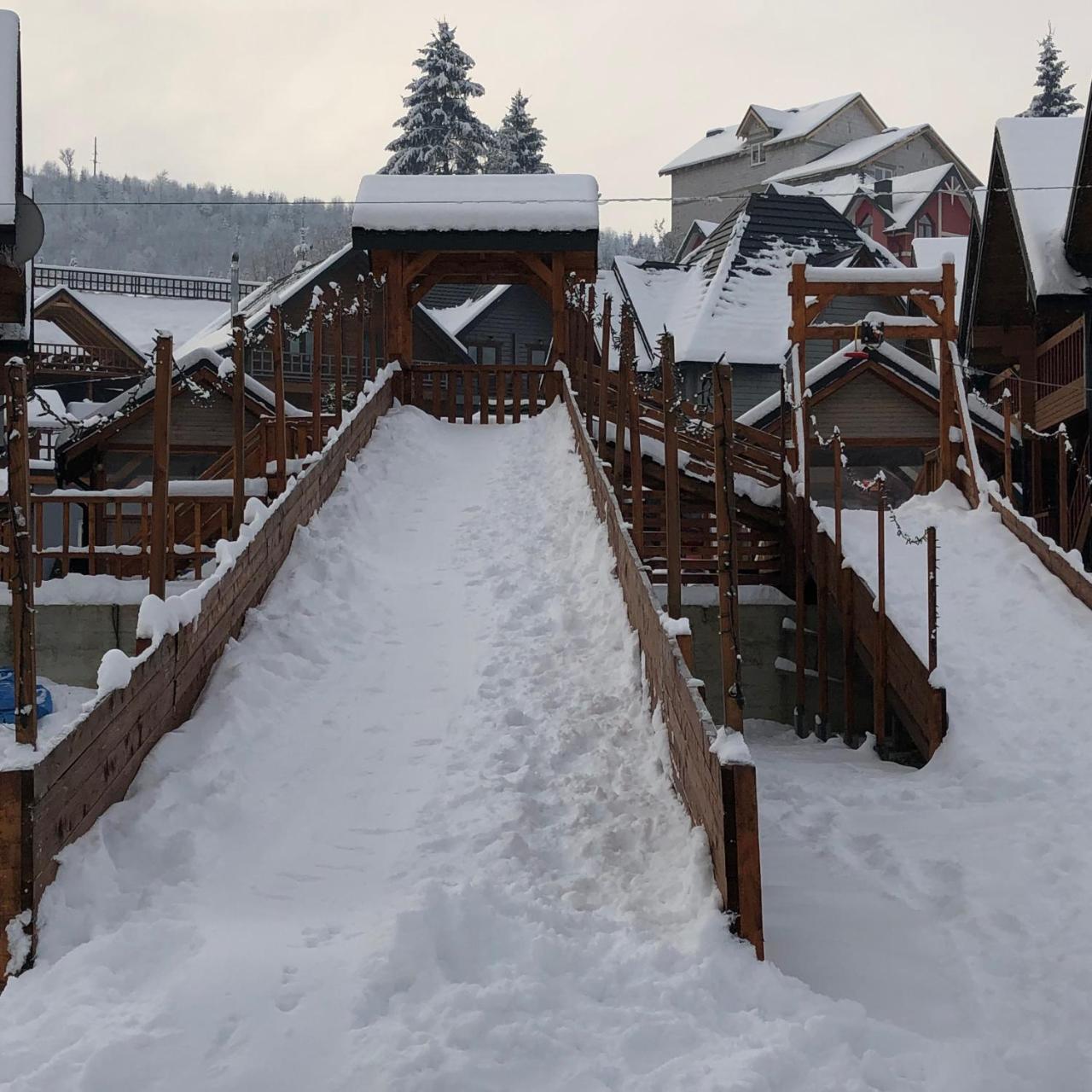 Family Hotel Kaskad Bukovel Exterior photo